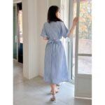 ⁦فستان صيفي طويل مخطط بالطول لون أزرق و أبيض⁩ - الصورة ⁦7⁩