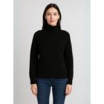 بلوزة صوف للنساء لون أسود