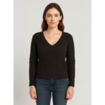 بلوزة صوف للنساء لون أسود