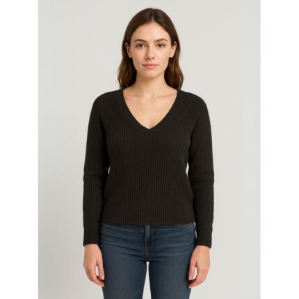 بلوزة صوف للنساء لون أسود