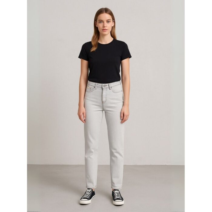 103386775_688a0af16a936 بنطال جينز للنساء لون رمادي فاتح - الصورة 1