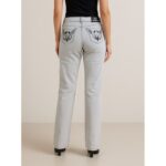 ⁦بنطال جينز للنساء لون رمادي فاتح⁩ - الصورة ⁦2⁩