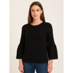 بلوزة شتوية للنساء لون أسود