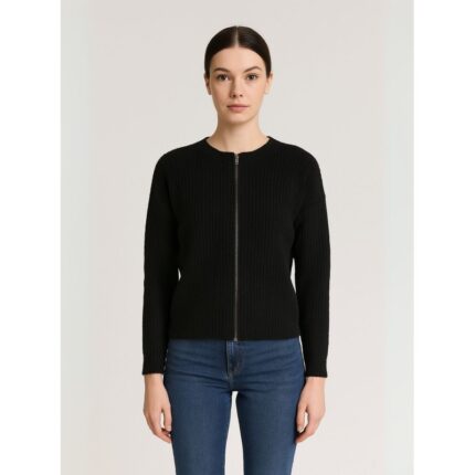 جاكيت صوف للنساء لون أسود