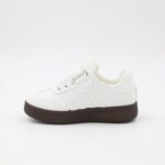 ⁦حذاء جلد بشريط لاصق للأطفال لون أبيض⁩ - الصورة ⁦4⁩