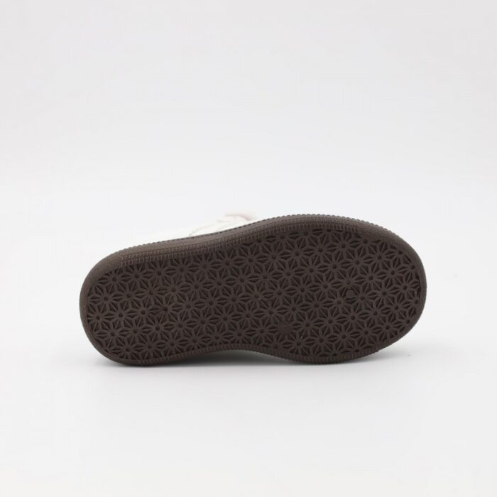 ⁦حذاء جلد بشريط لاصق للأطفال لون أبيض⁩ - الصورة ⁦5⁩