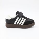 ⁦حذاء جلد بشريط لاصق للأطفال لون أسود⁩ - الصورة ⁦3⁩