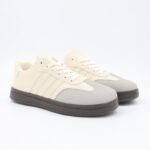 حذاء رياضي شبابي لون بيج