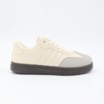 ⁦حذاء رياضي شبابي لون بيج⁩ - الصورة ⁦3⁩