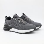 حذاء رياضي للرجال لون رمادي