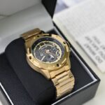 ساعة رجالي EXTRI مع اطار مميز لون أسود و ذهبي