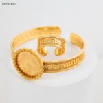 سوار وخاتم بنجل مع ليرة ونقش ماركة لون ذهبي كفالة سنتين ضد تغير اللون