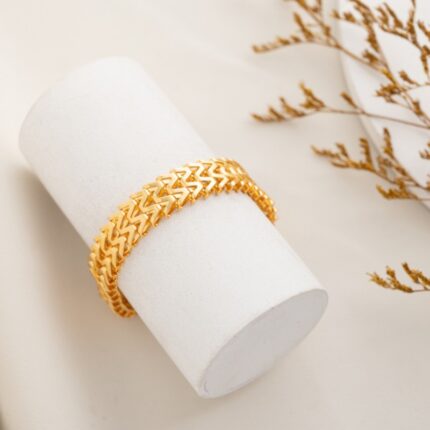 سوار بلدي لون ذهبي كفالة سنتين ضد تغير اللون