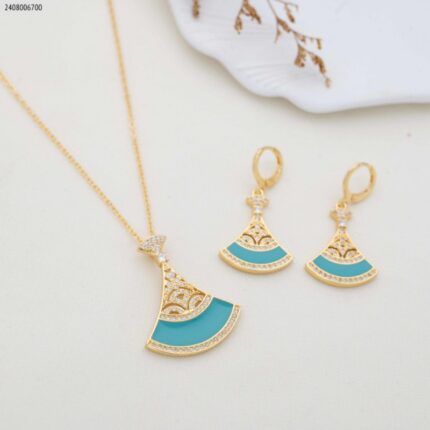 طقم اكسسوارات لون أزرق مع زركون لون ذهبي كفالة سنتين ضد تغير اللون