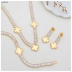 طقم ذهبي مع زركون لون ذهبي كفالة سنتين ضد تغير اللون