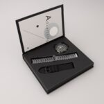 ⁦ساعة معدنية رجالية مع قشاط عدد 2 لون أسود⁩ - الصورة ⁦2⁩