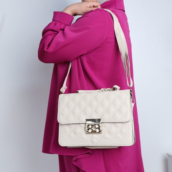 ⁦شنطة كتف لون بيج⁩ - الصورة ⁦4⁩