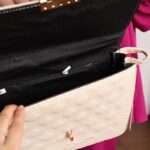 ⁦شنطة كتف لون بيج⁩ - الصورة ⁦7⁩