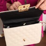 ⁦شنطة كتف لون بيج⁩ - الصورة ⁦8⁩