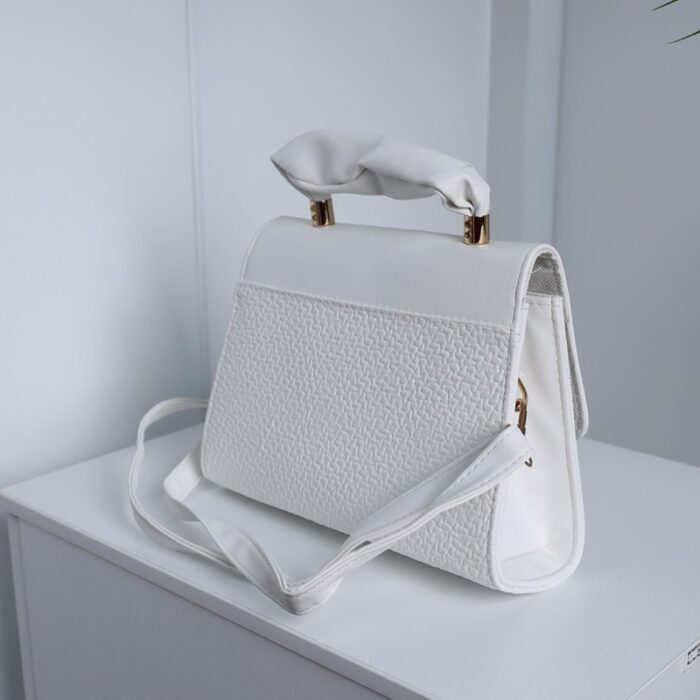 ⁦شنطة كتف لون ابيض⁩ - الصورة ⁦3⁩