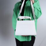 ⁦شنطة كتف لون ابيض⁩ - الصورة ⁦7⁩