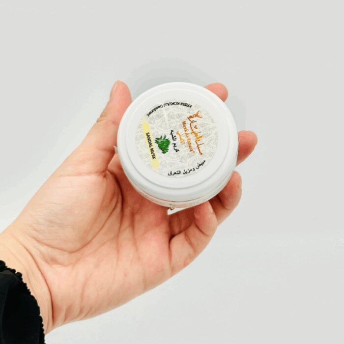 10335966_68ab86e5bca27 مبيض ومزيل للتعرق من مسك الطهارة 50 مل برائحة Sandal Musk - الصورة 1