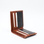 ⁦محفظة شخصية جلد للرجال لون عسلي⁩ - الصورة ⁦5⁩