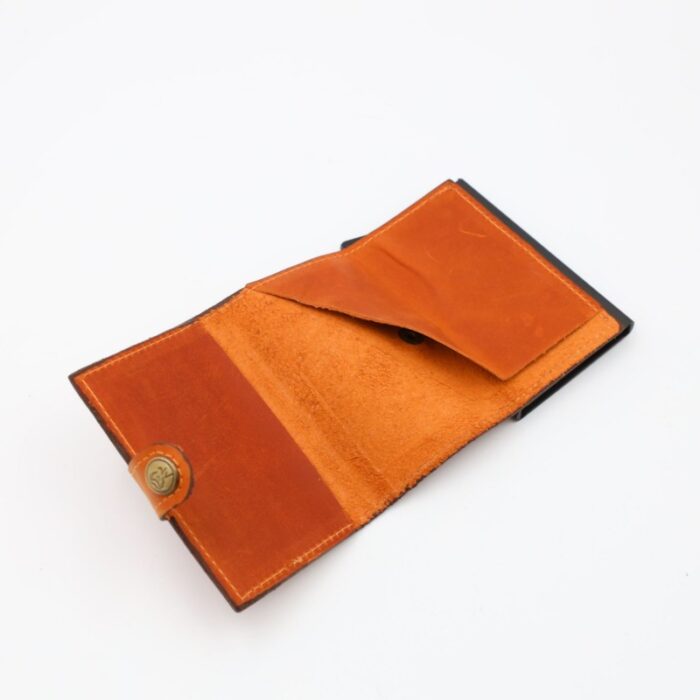 ⁦محفظة بطاقات صراف آلي جلد للجنسين لون عسلي⁩ - الصورة ⁦4⁩