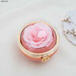 علبة هدايا للمجوهرات مع ورده قابلة للدوران لون زهري مع ذهبي