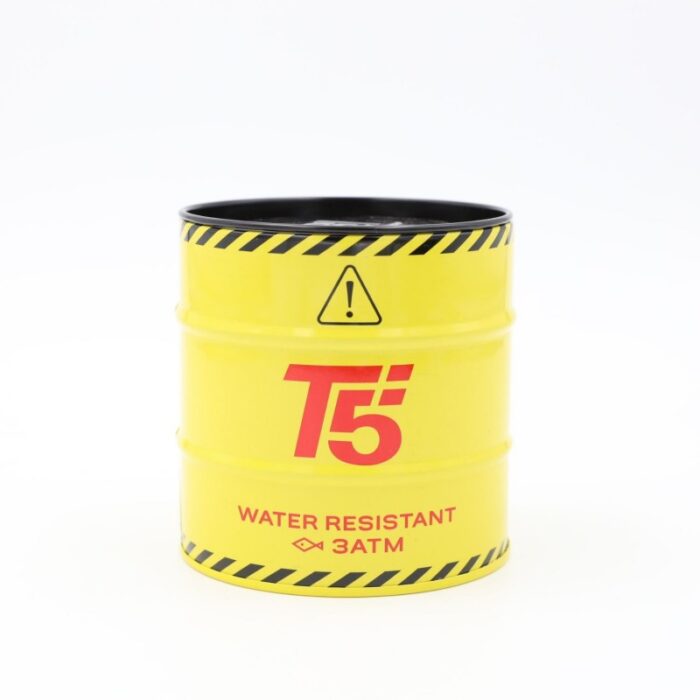 ⁦صندوق هدايا معدن شبابي للساعه شكل اسطوانه لون أصفر تفاصيل أحمر وأسود⁩ - الصورة ⁦2⁩