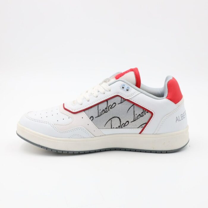 ⁦حذاء رياضي للنساء لون أبيض وأحمر⁩ - الصورة ⁦4⁩