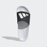 ⁦adidas Mens' Adilette Shower Slides- Black⁩ - الصورة ⁦3⁩