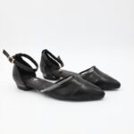 حذاء زحاف مع كعب صغير للنساء لون أسود