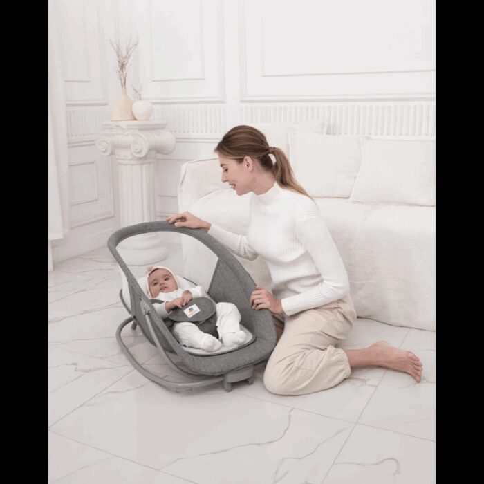 ⁦كرسي هزاز متعدد الوظائف للأطفال لون رمادي⁩ - الصورة ⁦2⁩