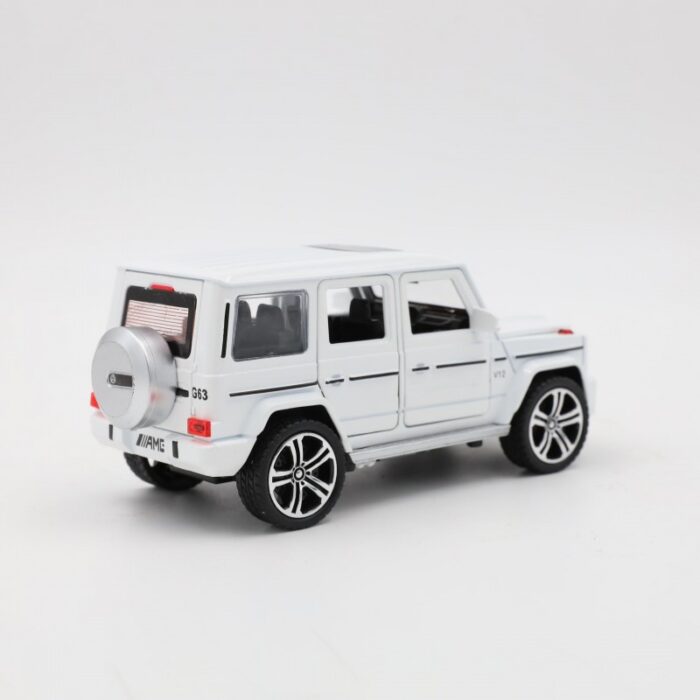 ⁦لعبة وتحفة جيب مرسيدس جي كلاس روفر لون أبيض⁩ - الصورة ⁦5⁩