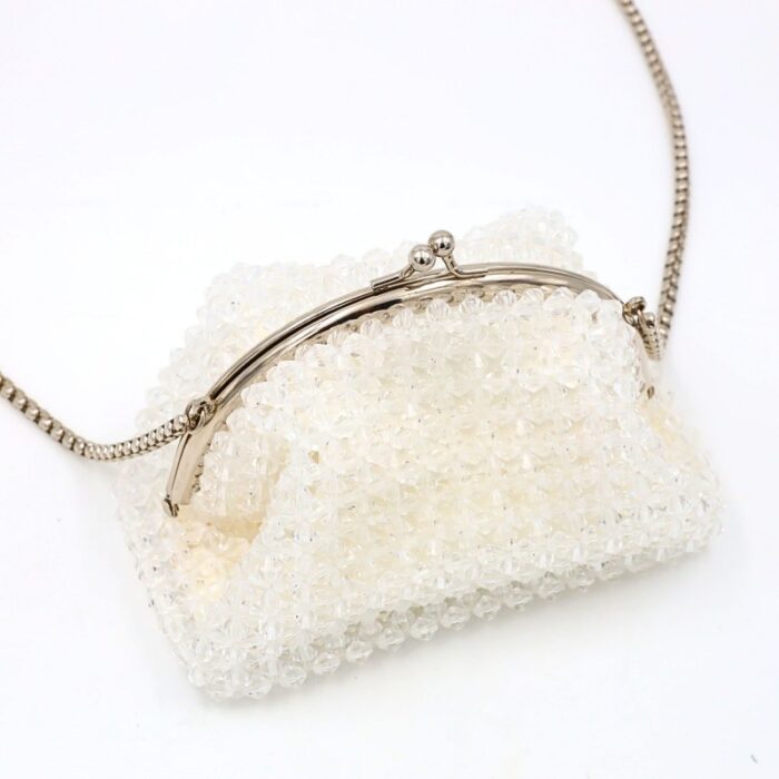 103387675_68a1790f6ea3d حقيبة خرز هرمي اللون شفاف حجم 8 سم - الصورة 1