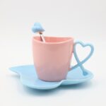 مج بورسلان لون زهري وأزرق مع صحن وملعقة