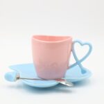 ⁦مج بورسلان لون زهري وأزرق مع صحن وملعقة⁩ - الصورة ⁦2⁩