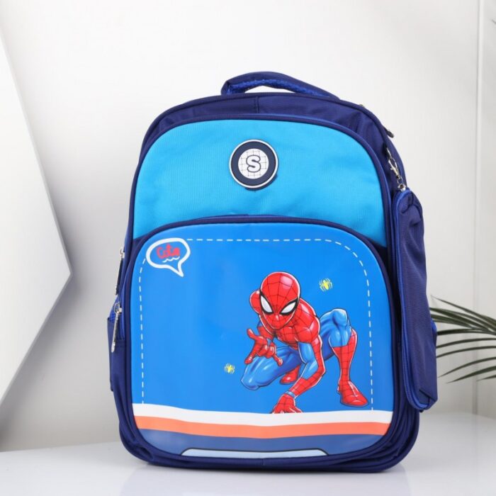 103387944_68a17a1bc47bc شنطة مدرسة مع مقلمة بتصميم سوبر مان مقاس 15 انش لون كحلي - الصورة 1