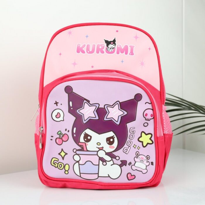 103387960_68a17a34456c3 شنطة روضة بتصميم كورمي حجم 13 انش لون فوشي - الصورة 1