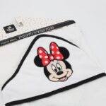 ⁦منشفة للإستحمام للإطفال لون أبيض مع غطاء للشعر برسمة ميكي ماوس⁩ - الصورة ⁦2⁩