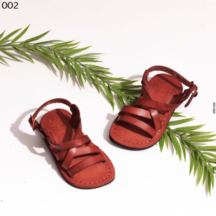 103388227_68a3755030e58 صندل جلد طبيعي للأطفال لون بني - الصورة 1