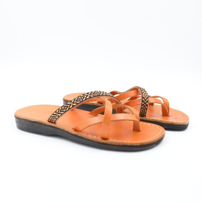 103388232_68a3756446c71 حفاية جلد طبيعي للنساء لون بيج - الصورة 1