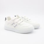 حذاء سبورت ولادي لون أبيض