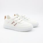 حذاء سبورت ولادي لون أبيض