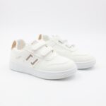 حذاء سبورت ولادي لون أبيض