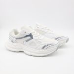 حذاء سبورت ولادي لون أبيض