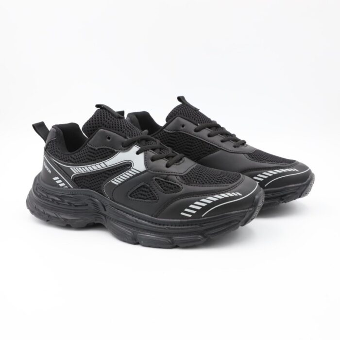 103388260_68a375c114a41 حذاء سبورت ولادي لون أسود - الصورة 1