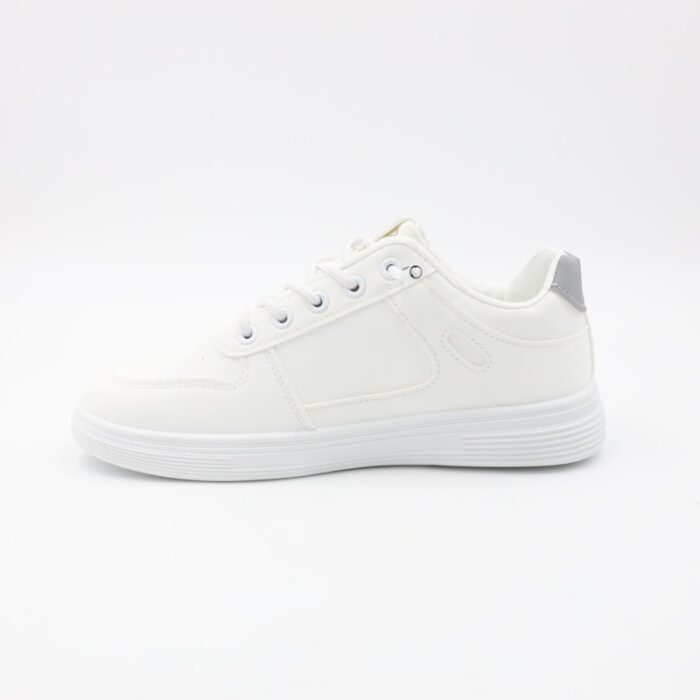 ⁦حذاء سبورت ولادي لون أبيض⁩ - الصورة ⁦4⁩