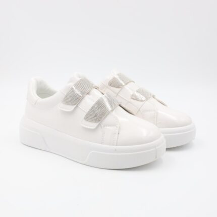 حذاء سبورت للنساء لون أبيض